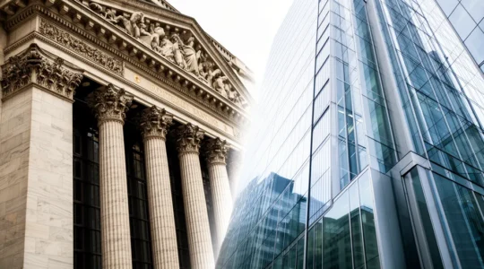 Comparaison visuelle entre banque en ligne et néobanque pour choisir sa banque principale en France